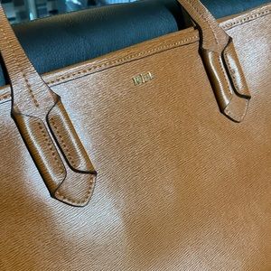 It is a very comfortable 👜 with ample capacity